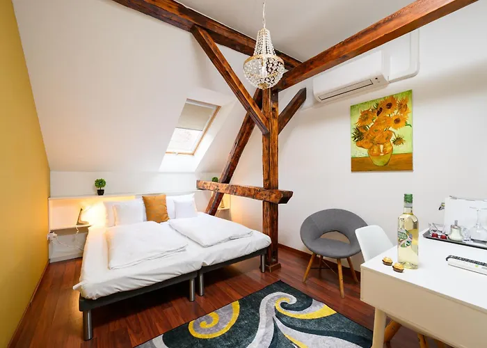 Fazola Проживання в сім'ї Еґер