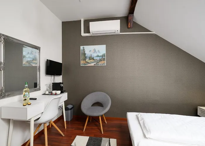 Fazola Проживання в сім'ї *