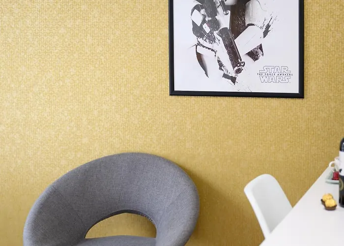 Fazola Проживання в сім'ї Еґер